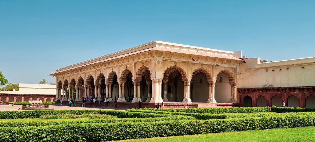 Diwan i aam side view