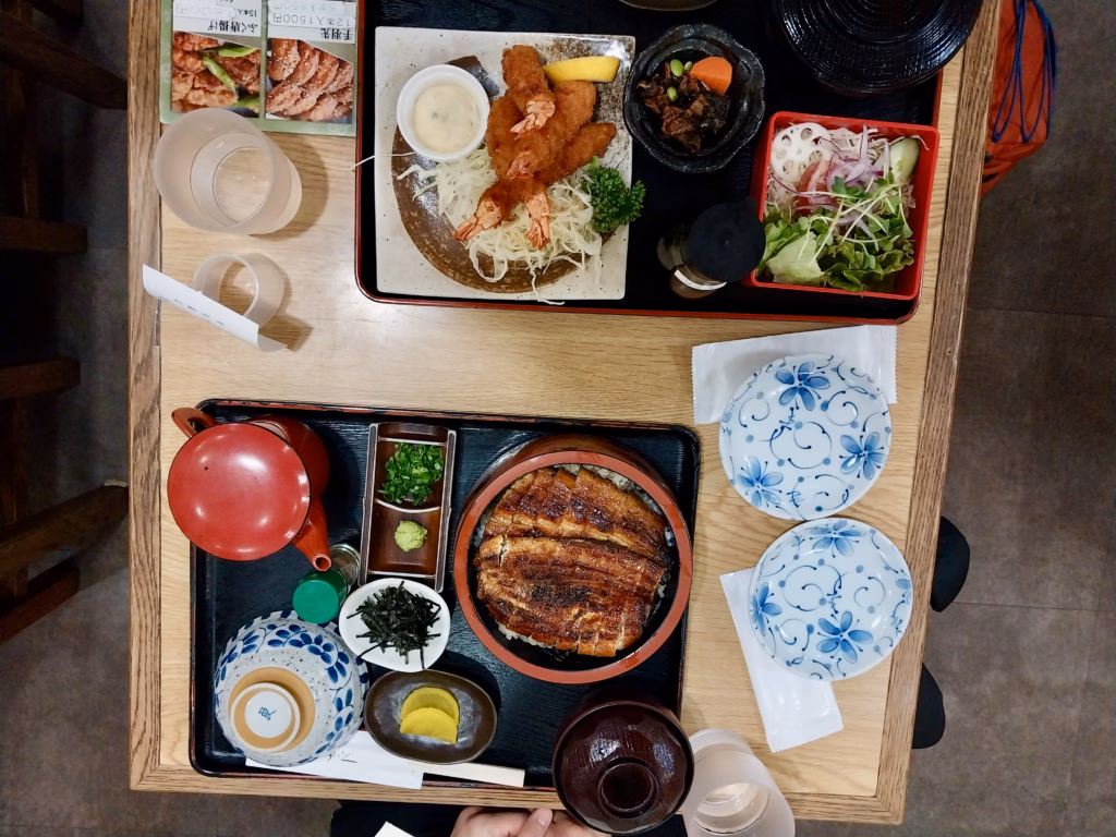 Hitsumabushi set with dashi pot for the final eating stage