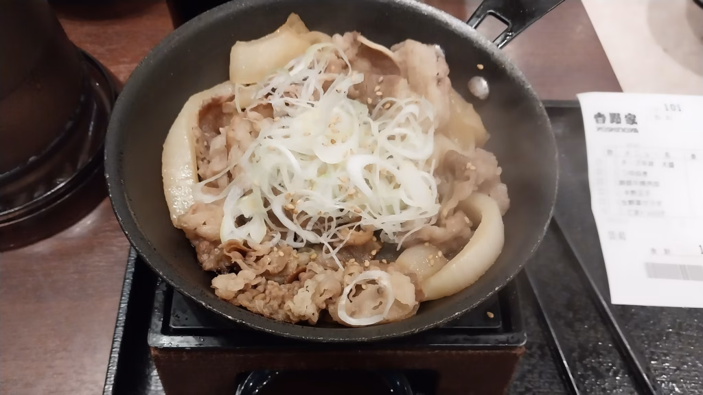 Late-night meat and udon hot pot in Nagoya